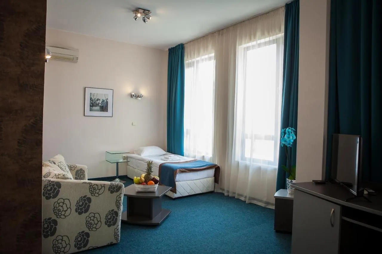 Family Hotel Opera Plaza- Former City Mark Hotel فارنا
